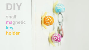 Handmade magnetic key holder, Made with FIMO Clay nightglow snail magnetic key hook / DIY Schlüsselhalter, gefertigt mit FIMO Clay nachleuchtende ...