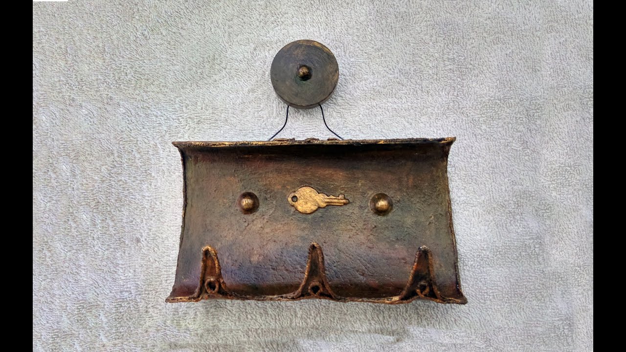 Вешалка из бутылки от шампуня